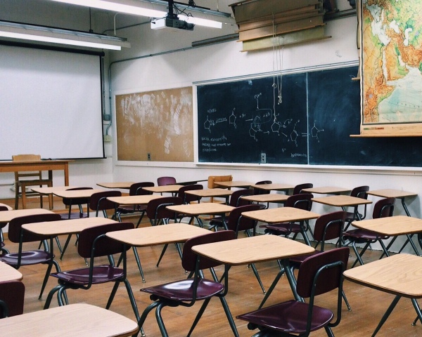 classroom, chair, table, map, projector